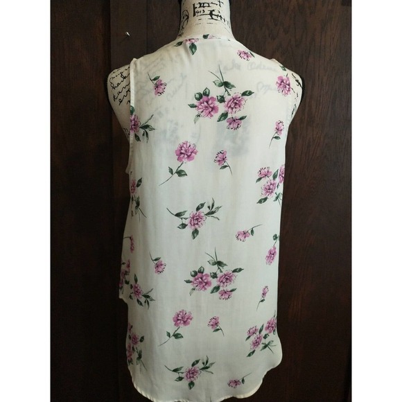 Lush Nordstroms Size Medium Round Notch Neck Ivory Purple Sleeveless Blouse - Picture 3 of 7